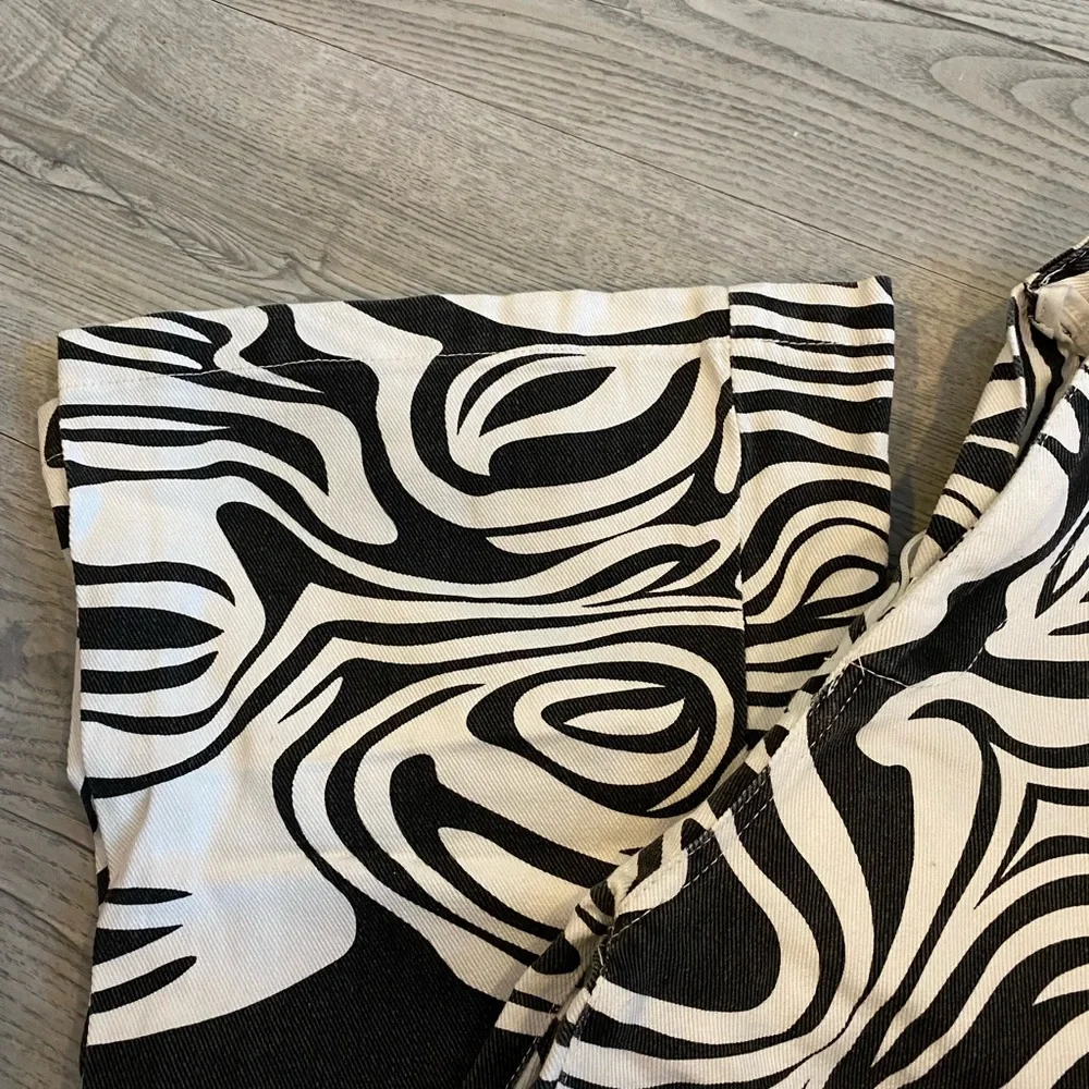 NWT nasty gal marble print denim straight leg jeans - Picture 5 of 6
